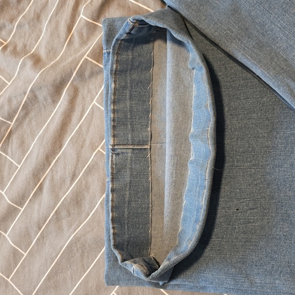 Women's light wash jeans - Picture 3 of 4